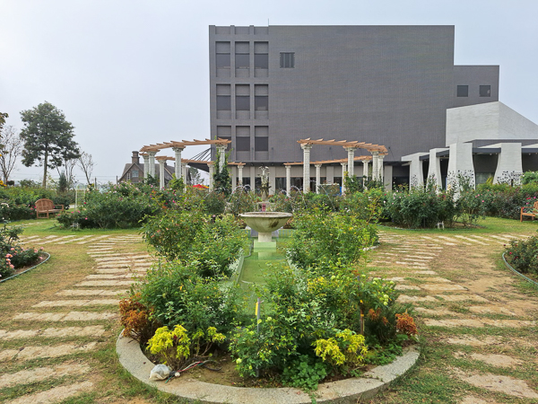 台南後壁雅聞湖濱療癒森林15000坪玫瑰花園、熱帶雨林免費參觀