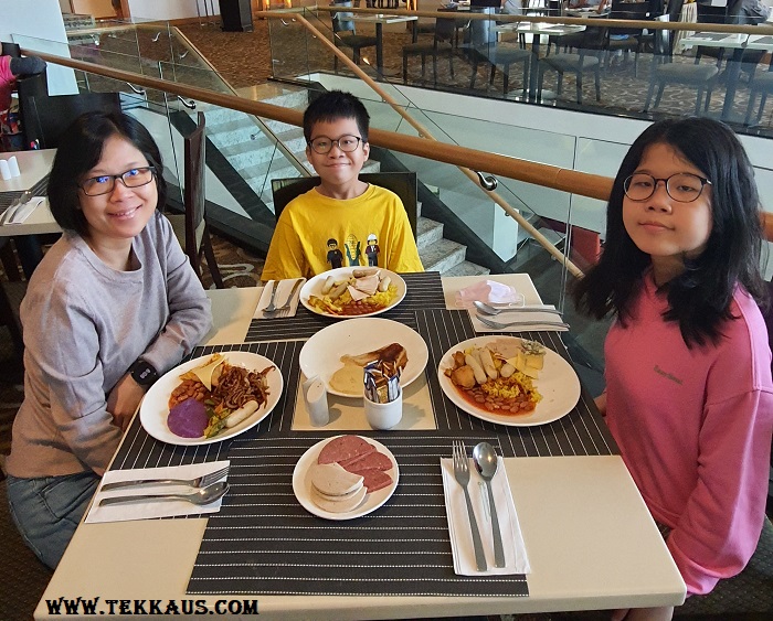Holiday Inn Melaka Breakfast Buffet Review