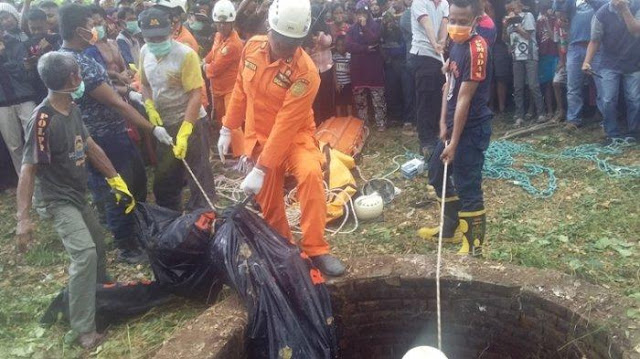 WARGA MENEMUKAN MAYAT SEORANG LAKI-LAKI DI DALAM SUMUR YANG DIDUGA BUNUH DIRI