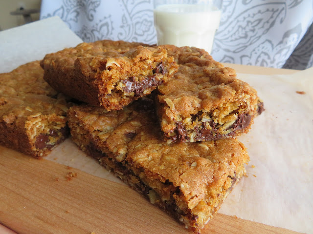 Oatmeal Chocolate Chip Cookie Bars