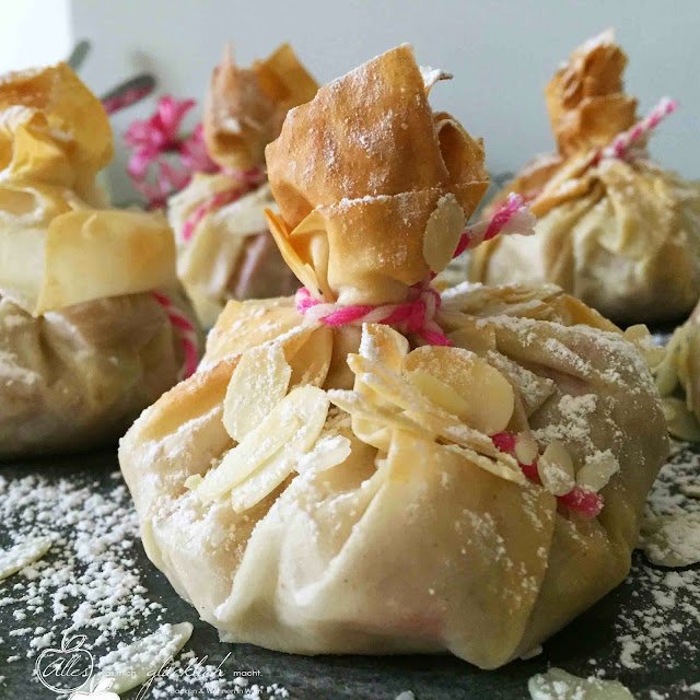 Fruchtige Rhababer-Mandel Strudelpäckchen - vegan und zuckerfrei