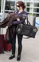 ashley-greene-confussed-at-Vancouver-International-Airport2.jpg