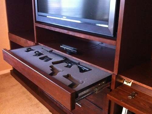 friendly reader sent me a photo of a cool gun storage idea.