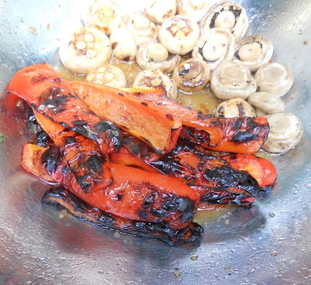 Grilled pepper and mushrooms