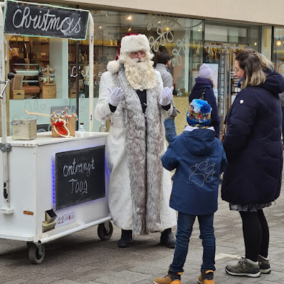 Kerstman boeken Pro-fun entertainment Santa Elfjes winterevents  kerstmarkt Kerstman met slee   Christmas bar