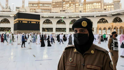 Man did such a thing in Mecca Masjid, Muslims got angry after watching the video, arrested