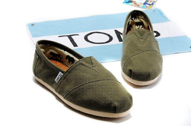 TOMS Classics in Olive