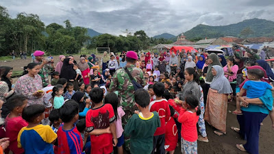 TNI AL Tembus Lokasi Terisolir Distribusikan Bantuan Pada Warga Cianjur