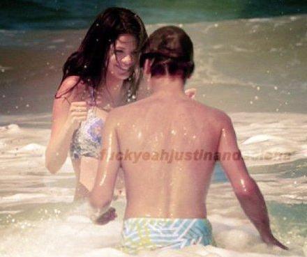 selena gomez and justin bieber kissing underwater. Justin Bieber Kissed Selena