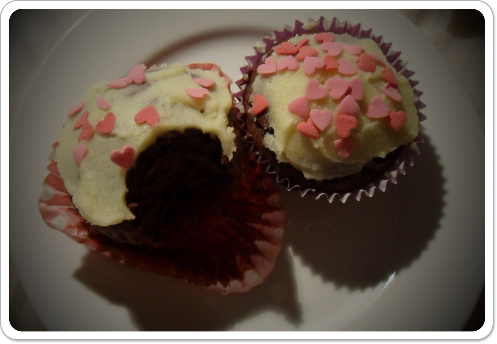 chocolate cupcakes with vanilla icing Sweets for my sweet - Chocolate cupcake with Vanilla icing