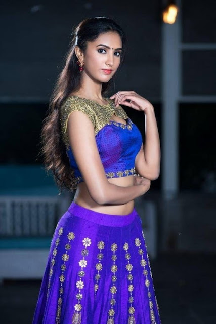 Telugu spicy actress pranathi sharma hot navel images 