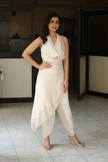 Actress Raashi Khanna Stills at World Famous Lover Movie Interview