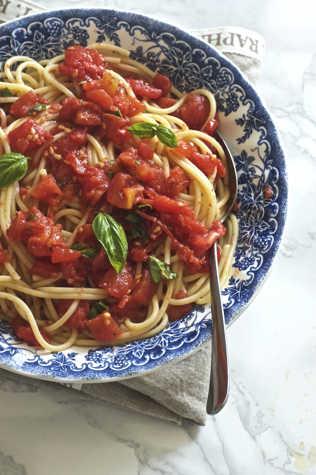 Spaghetti con sugo di pomodori arrostiti