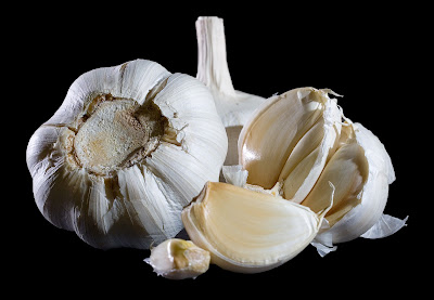 What is good to eat garlic in empty stomach antibiotic properties combat diarrhea types of cancers diabetes, typhus, depression,TB benefits of garlic Colds or asthma