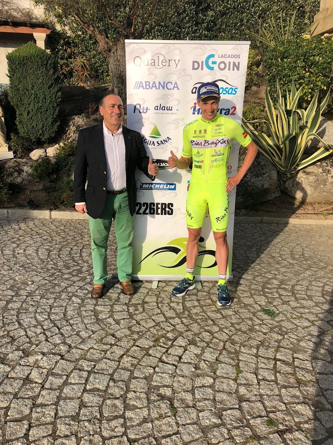 El sudafricano Van Heerden se estrena con el Club Ciclista Rías Baixas en el Memorial Pascual Momparler