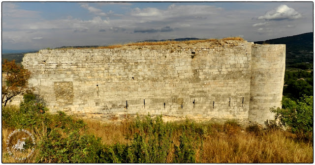 LACOSTE (84) - Village médiéval et château-fort