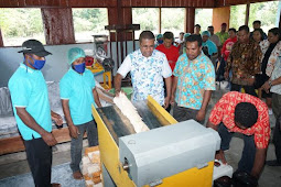 Herry Naap Resmikan Koperasi Pengelolahan Tepung Sagu 