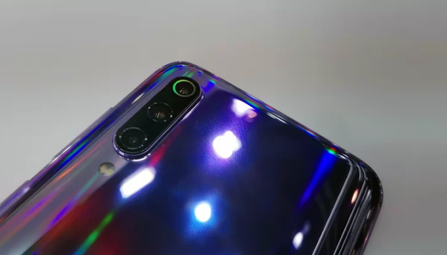 Xiaomi MI9 hands on: Premium curved design is worth the cost!