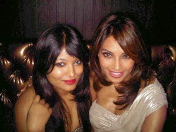 Bollywood Actress Bipasha Basu with Younger Sister Vijeyata Basu | Bollywood Actress Bipasha Basu Family Photos | Real-Life Photos