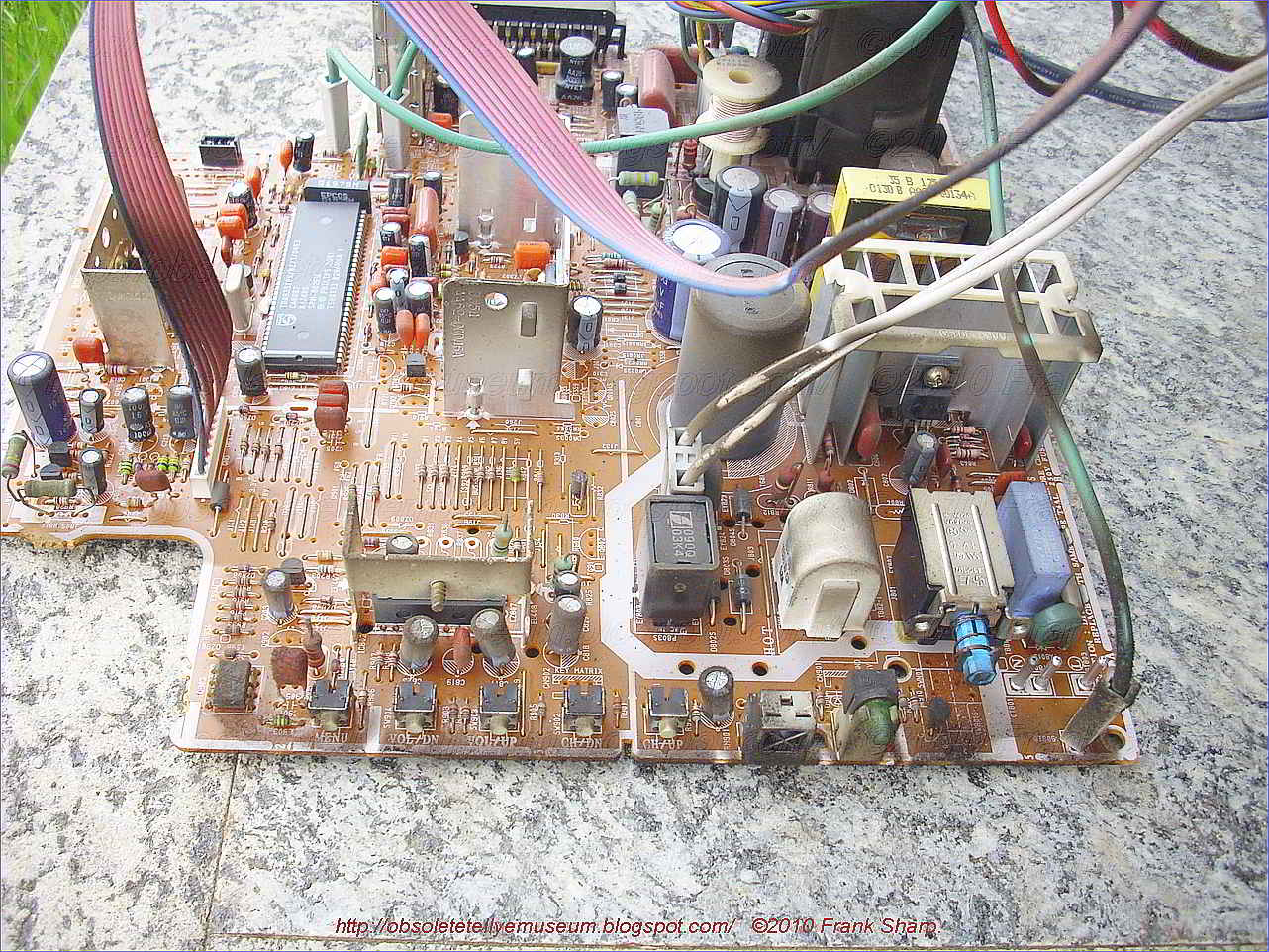 Obsolete Technology Tellye SAMSUNG  CB 20F12T CHASSIS  KS1A  INTERNAL VIEW