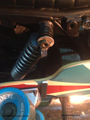 Longboard motorcycle rack - Honda CB 250 "Cheap Tracker" - Wheels Garage 