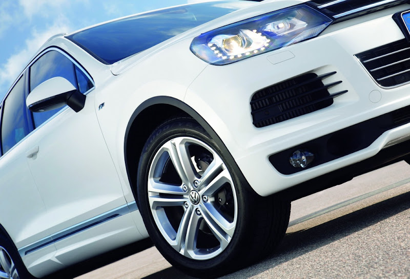 2012 VOLKSWAGEN TOUAREG R-LINE WITH PHOTO