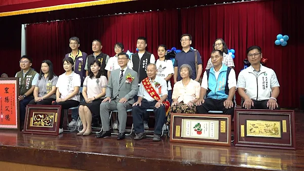 ▲鹿港鎮長許志宏表示，這次表揚的25位模範父親，每位模範父親背後都各自有著辛苦奮鬥的歷程及感人的事蹟，藉著今天的表揚大會，也提前向所有父親，獻上最大的祝福。（記者林明佑攝）