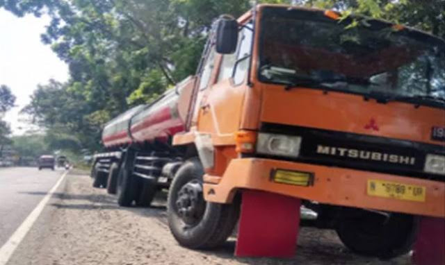 Truk tangki gandeng - mitsubishi fuso