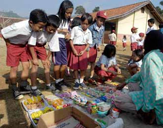 WIRAUSAHA YUK USAHA JAJANAN BERGIZI UNTUK ANAK  SEKOLAH 