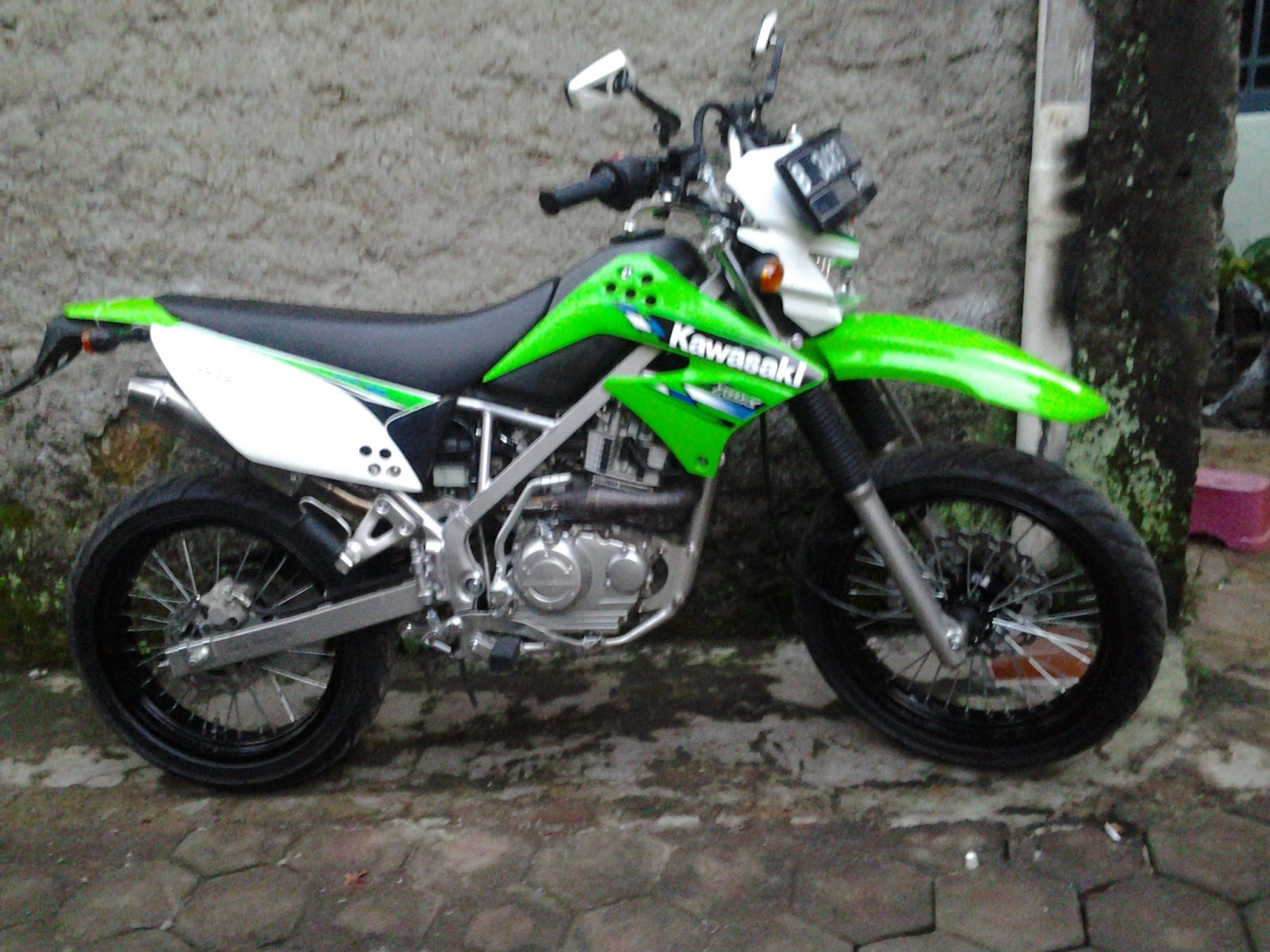 workshop modif Kwasaki KLX 150 modifikasi mesin 