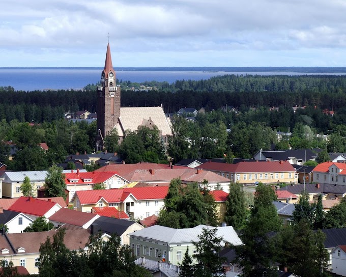 Tarina Viehättävästä Merenrantakaupungista Nimeltä Raahe