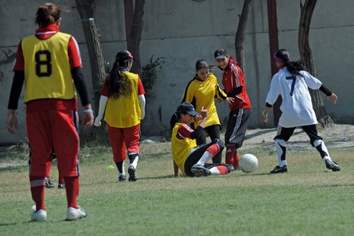 kabul girls photos. kabul girls soccer club.