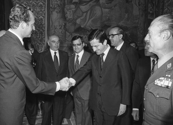 El rey Juan Carlos entregó la cabeza de Adolfo Suárez para contentar a los militares franquistas 