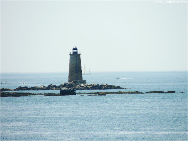 Faro Whaleback Light en Maine 