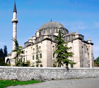 مجمع حكيم أوغلو علي باشا في الفاتح اسطنبول