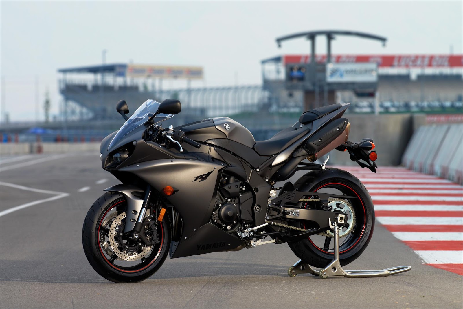 Foto Modifikasi Motor Yamaha YZF R1 2015 Terbaru
