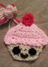 http://translate.googleusercontent.com/translate_c?depth=1&hl=es&prev=/search%3Fq%3Dhttp://crafterchick.com/gavins-dinosaur-friend-beanie-hat-crochet-pattern/%26safe%3Doff%26biw%3D1429%26bih%3D984&rurl=translate.google.es&sl=en&u=http://crafterchick.com/happy-cupcake-applique-crochet-pattern/&usg=ALkJrhhipGyAzcZQQAB1b9_cPj0qqpLu2Q