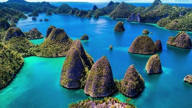 Raja Ampat - 15 Tempat Wisata di Indonesia yang Populer dan Mendunia