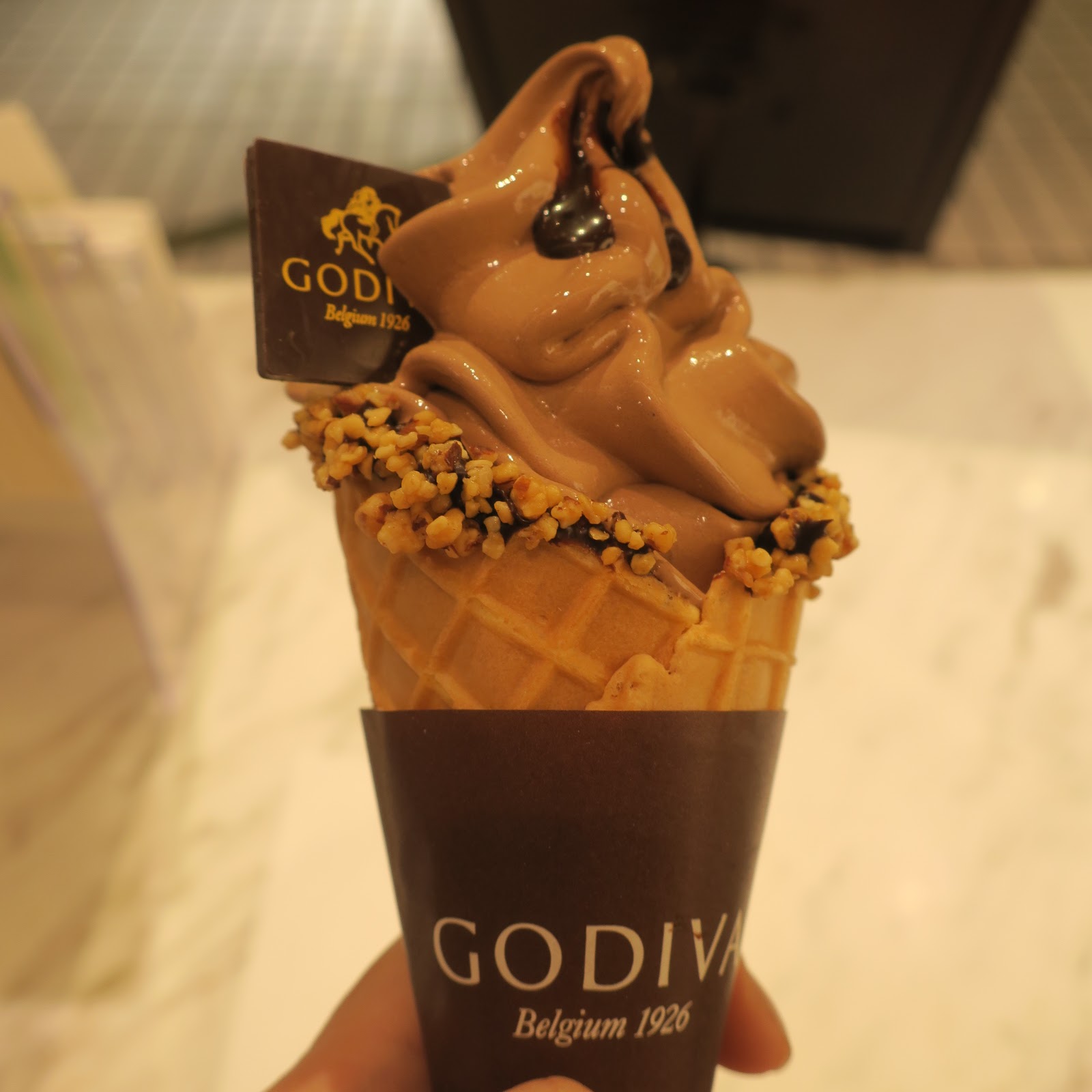 【ゴディバ／神奈川県：横浜相鉄ジョイナス】ソフトクリーム ダブルチョコ：490円