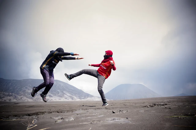 Berbagai gaya foto di pasir berbisik bromo