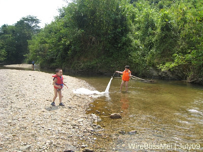 william playing with the fishing net