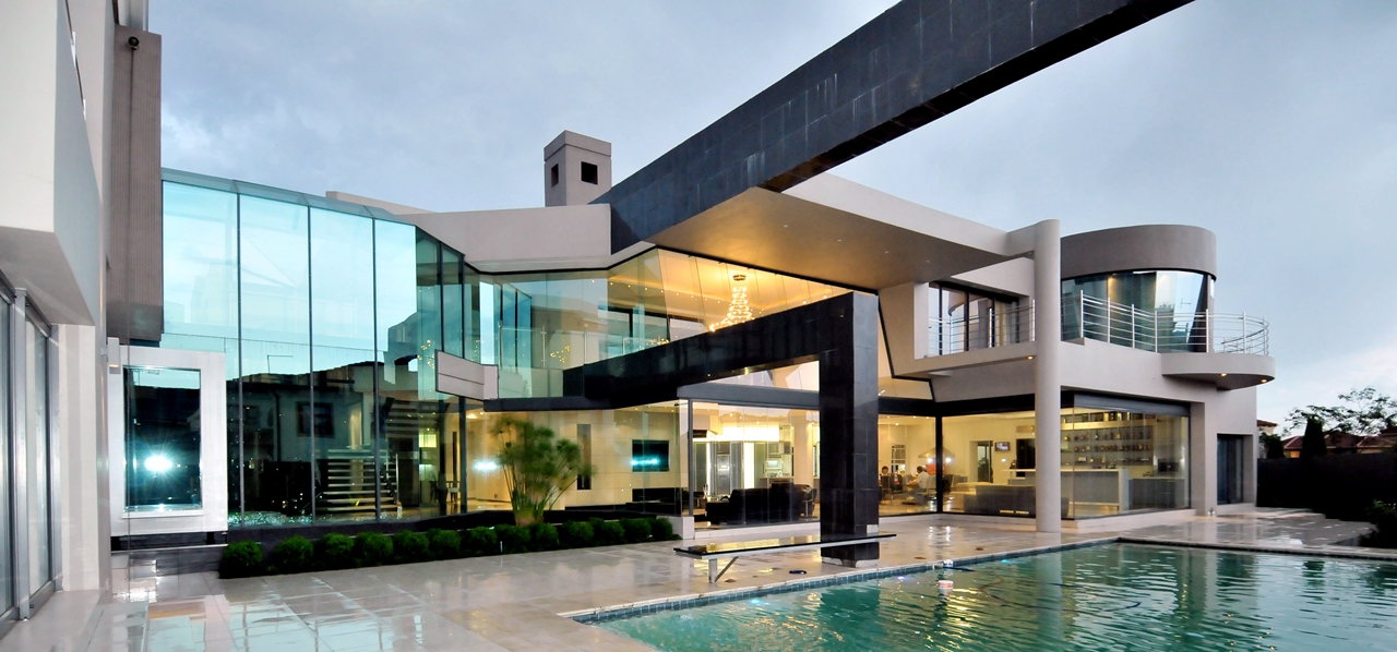 Huge Modern Home In Hollywood Style By Nico van der Meulen Architects