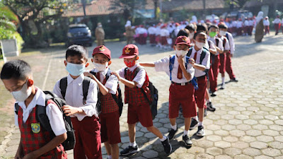 Belajar-Mengajar Sekolah di Kota Bandung 100 Persen Tatap Muka