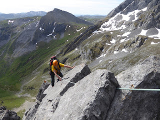 fernando Calvo guía de alta montaña uiagm camp, cassin , rab oakley europe portillin oriental arista , zamberlan, dufur