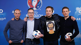 http://www.rp-online.de/sport/fussball/em/oliver-kahn-und-mehmet-scholl-haben-die-rollen-getauscht-aid-1.6075349