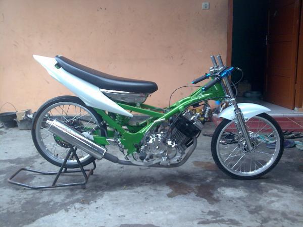 Motor Drag Suzuki Satria FU 150 Green Chassis and White Body