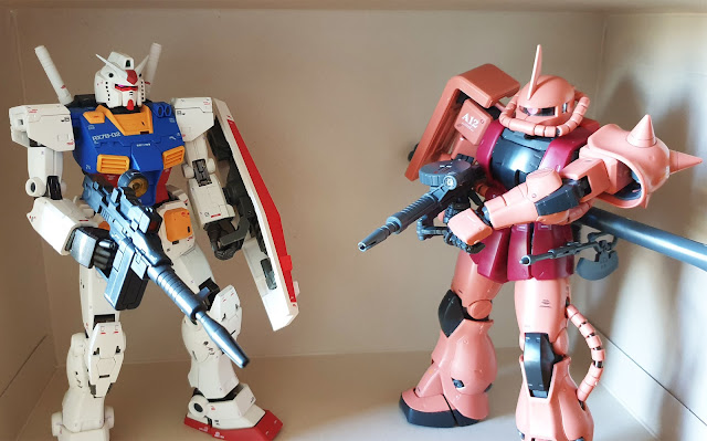 Gunpla Master Grade MS-06S Zaku II Char Aznable Custom recensione