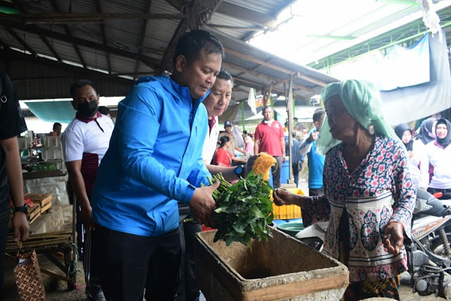 Jumat Curhat, Kapolresta Sidoarjo Serap Aspirasi di Pasar Porong