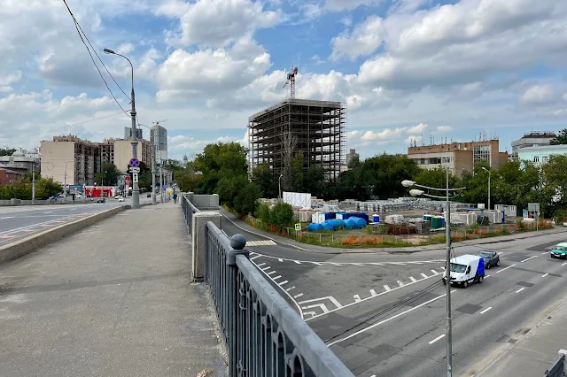 Костомаровский мост, Костомаровский переулок, Костомаровская набережная, строящийся бизнес-центр Stone Курская