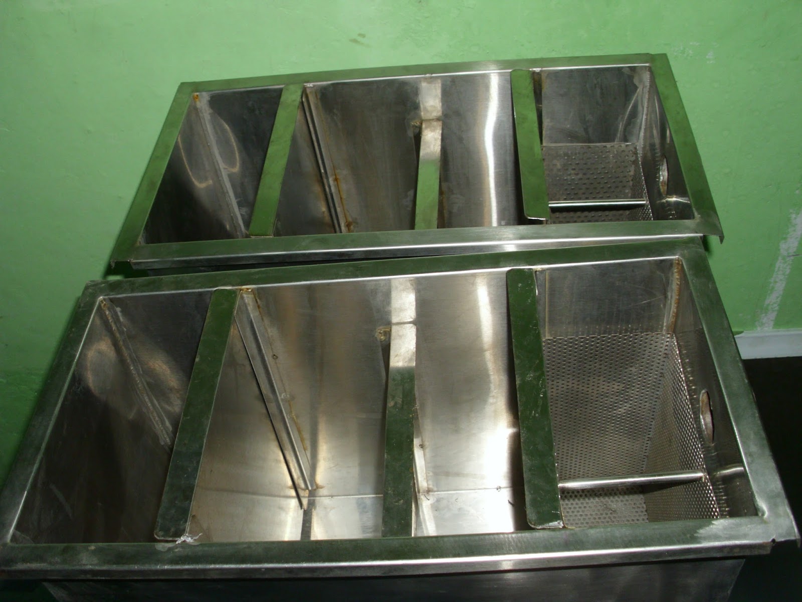 Aneka peralatan dapur Restoran stainless: alat alat 